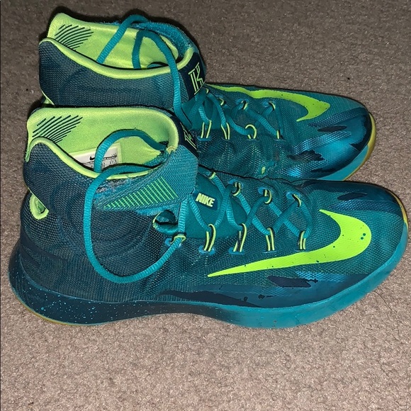 Kyrie Hyper Rev’s - Picture 2 of 3